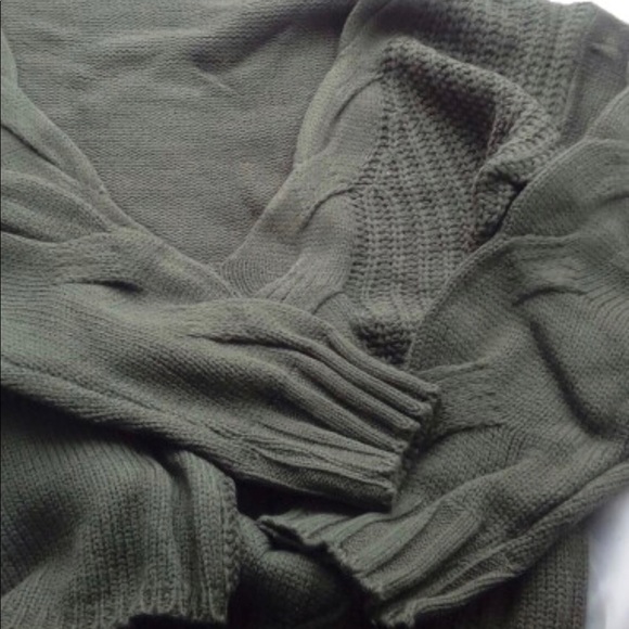 ✨Army Green Chunky Cable Knit Sweater✨ - Picture 3 of 4